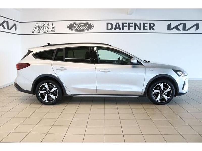 Gebraucht Ford Focus Active X 155 PS (114 kW) 2023 Polarsilber metallic Kombi