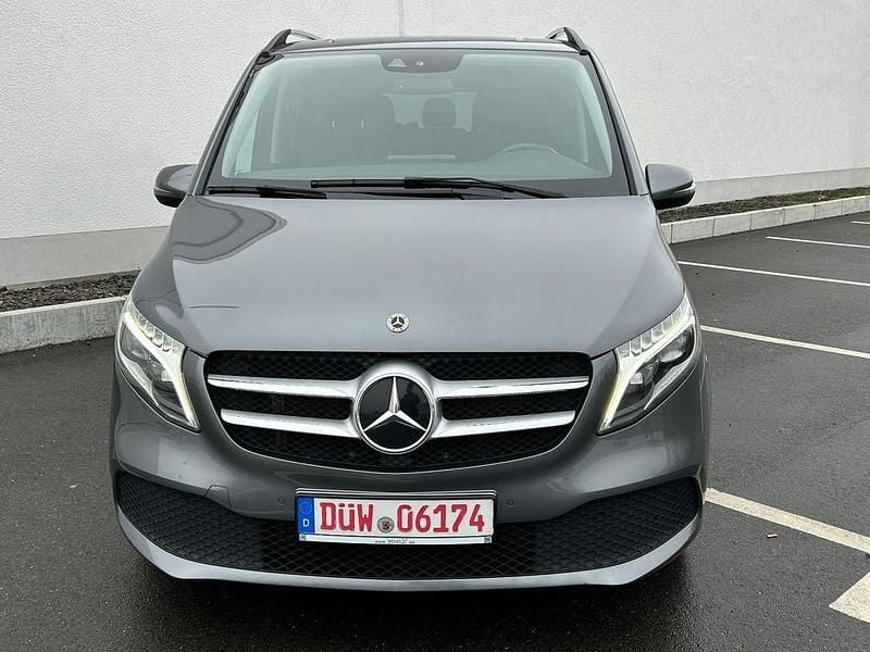 Gebraucht Mercedes V220 Edition 163 PS (119 kW) 2022 Grau Van / Kleinbus