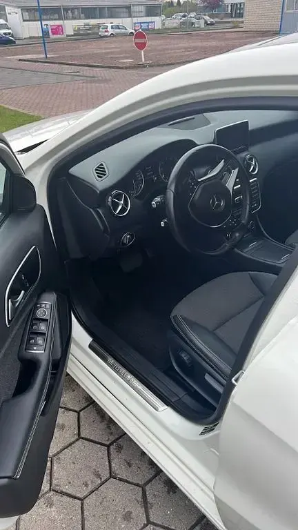 Gebraucht Mercedes A250 211 PS (155 kW) 2012 Weiß Kleinwagen
