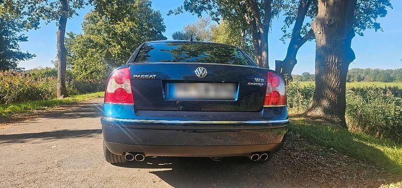 Usata VW Passat 275 CV (202 kW) 2003 Blu Berlina