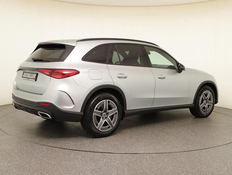Gebraucht Mercedes GLC300 AMG line 258 PS (189 kW) 2022 Metalliclack hightechsilber SUV