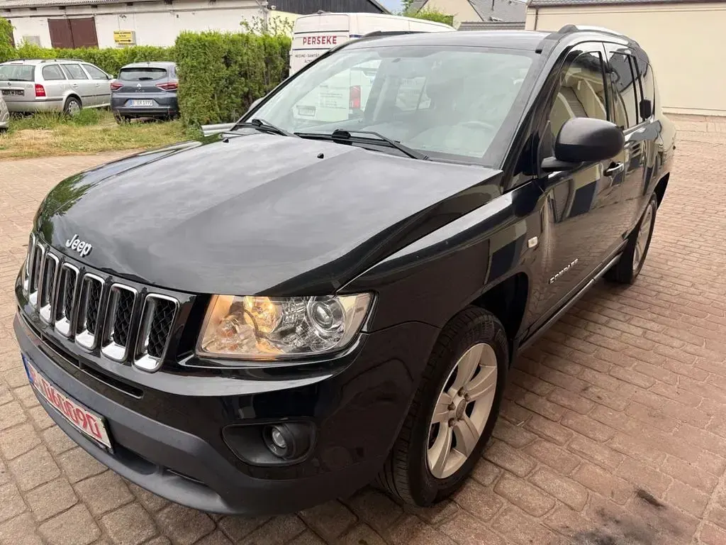 Gebraucht Jeep Compass Sport 136 PS (100 kW) 2012 Schwarz SUV