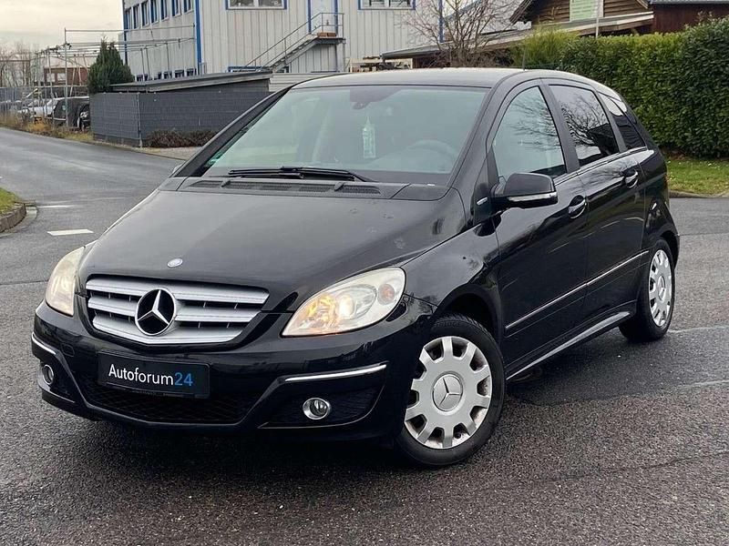 Schwarz Gebraucht 2010 Mercedes 180 Limousine | 5.850 € (Guter Preis) - Bild 1/4