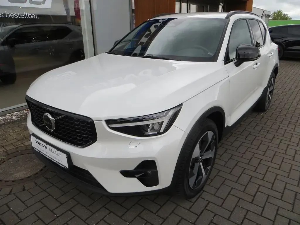 Gebraucht Volvo XC40 Plus 163 PS (119 kW) 2023 Weiß SUV