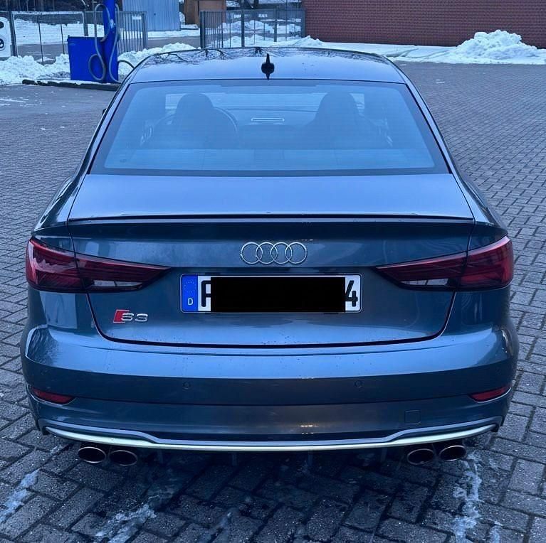 Gebraucht Audi S3 Ambiente 300 PS (220 kW) 2019 Grau Limousine