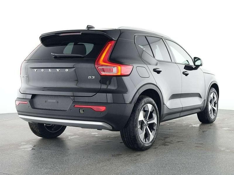 Gebraucht Volvo XC40 Core 163 PS (119 kW) 2025 Schwarz SUV