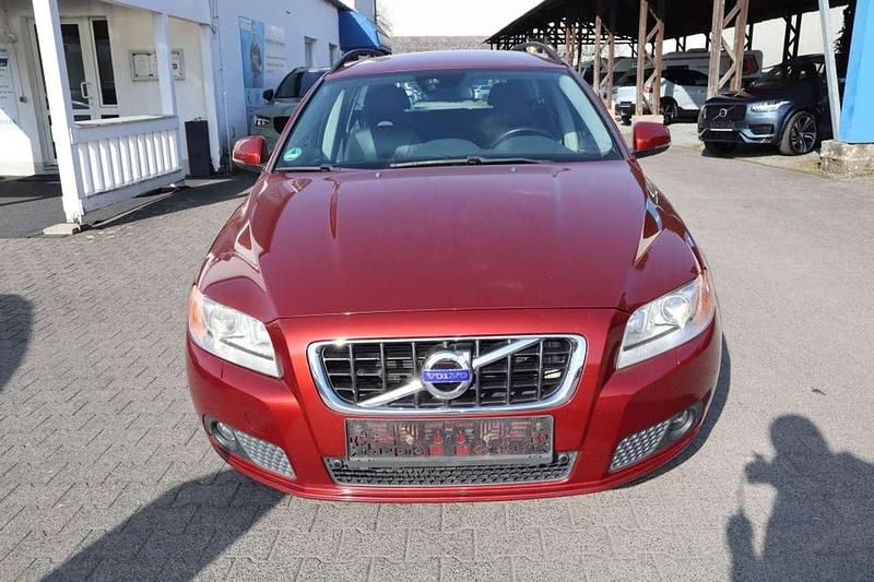 Gebraucht Volvo V70 Pro 215 PS (158 kW) 2012 Flamenco red Kombi