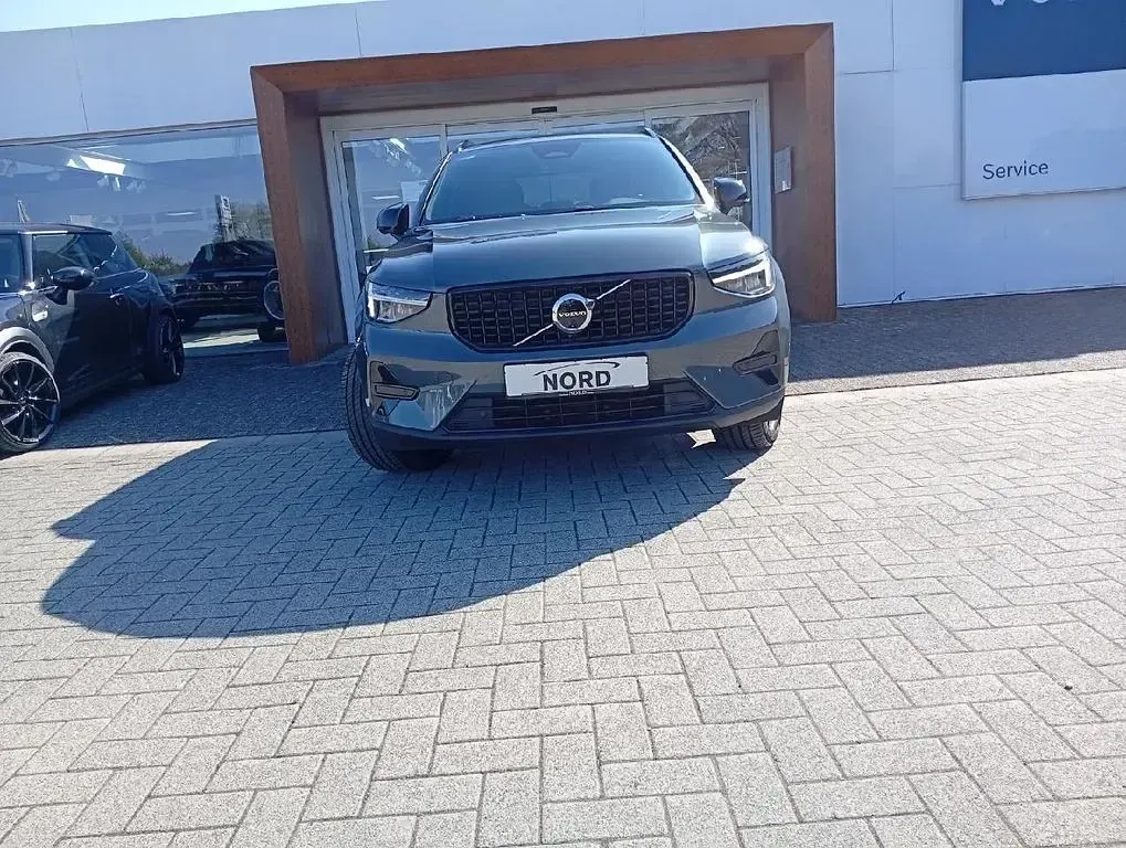 Occasion Volvo XC40 Plus 197 ch (144 kW) 2025 Forest lake / metallic SUV