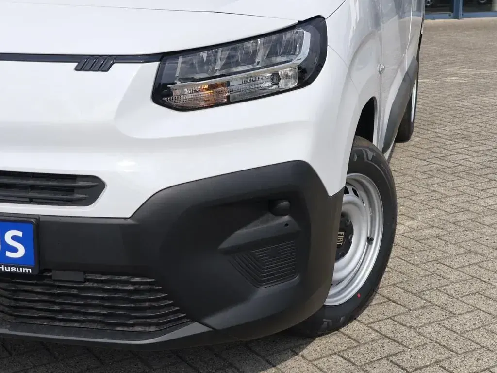 Neu Fiat Doblò 102 PS (75 kW) 2025 Gelato weiss Van / Kleinbus