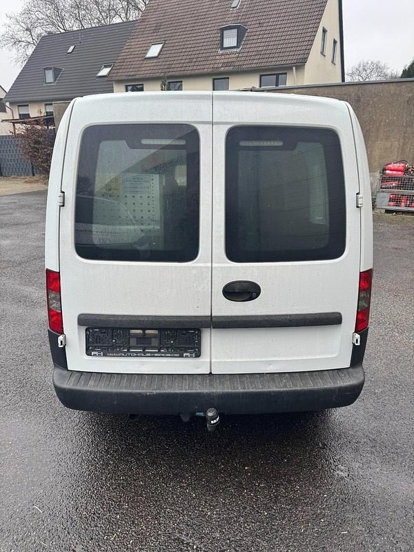 Gebraucht Opel Combo 90 PS (66 kW) 2011 Weiß Limousine