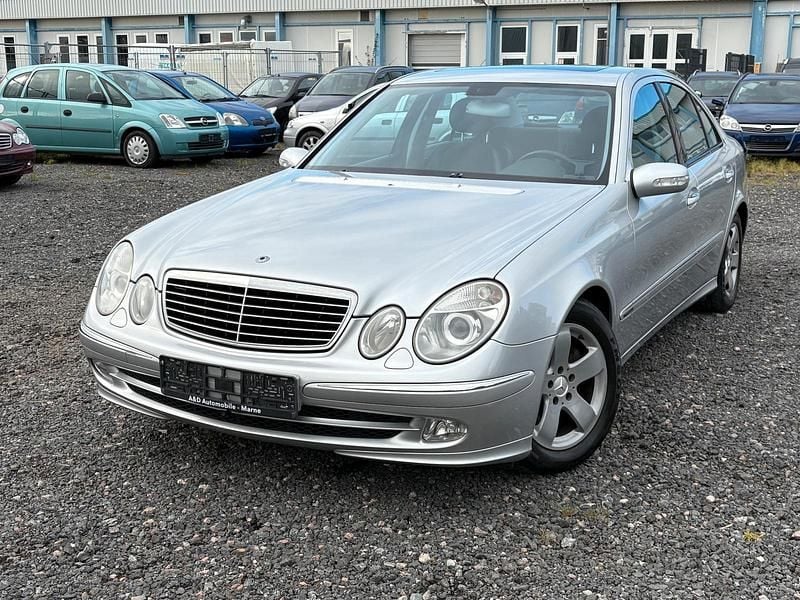Grau Gebraucht 2002 Mercedes 240 Limousine | 4.890 € - Bild 1/4