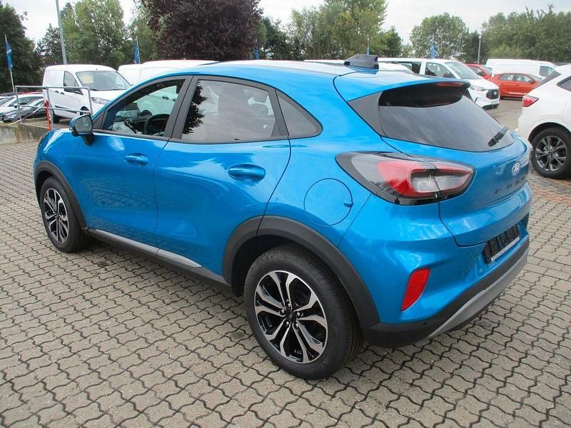Neu Ford Puma Titanium 155 PS (114 kW) 2025 Digital aqua blue Limousine