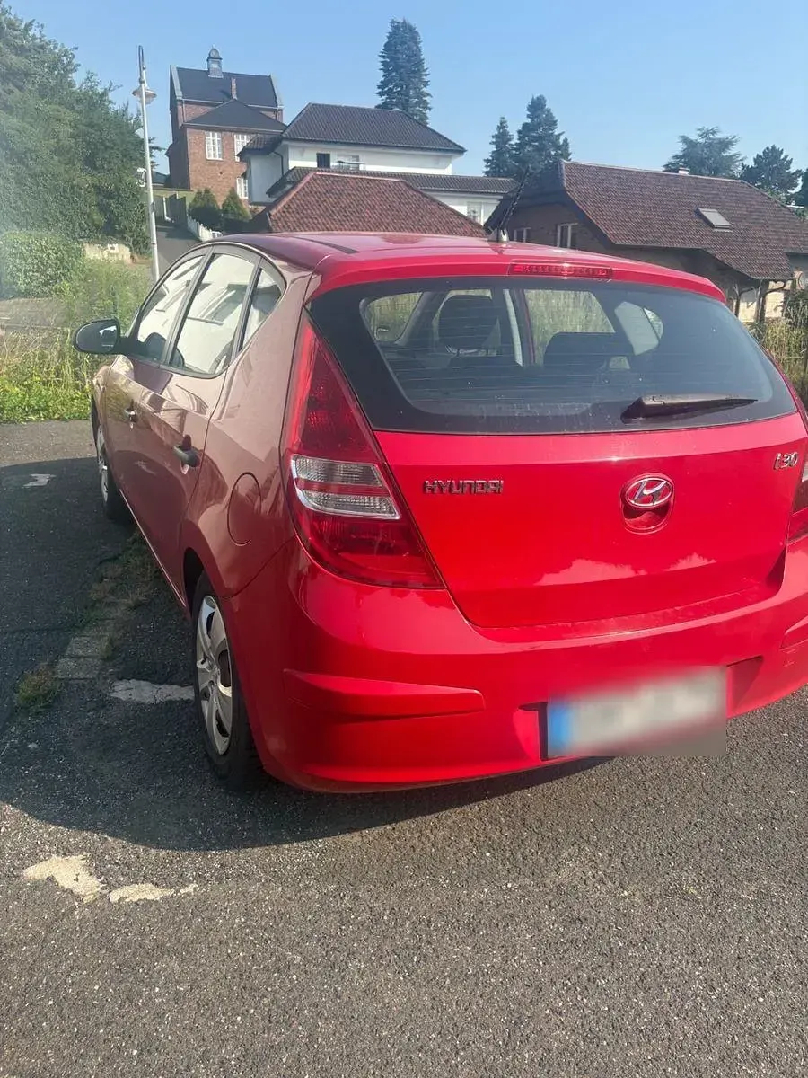 Gebraucht Hyundai i30 109 PS (80 kW) 2009 Rot Kombi