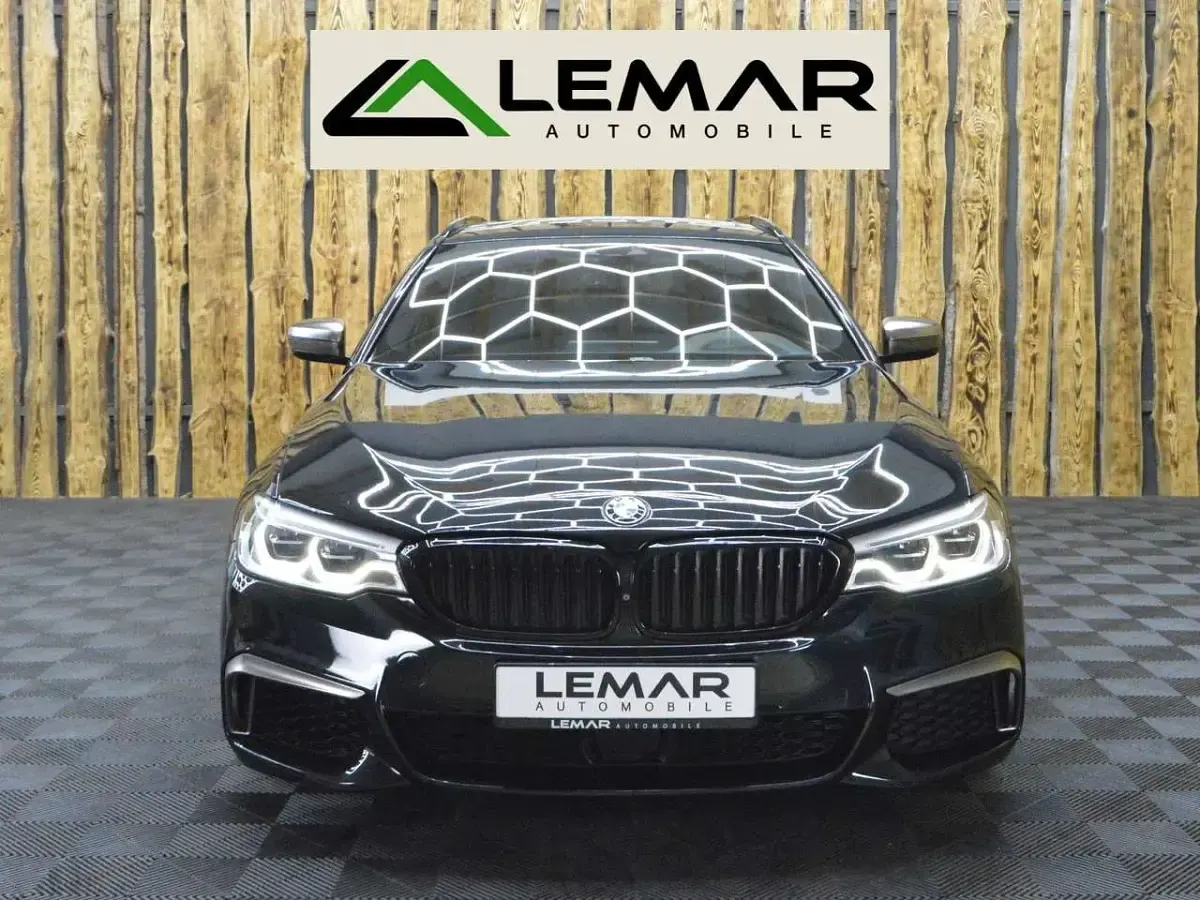 Gebraucht BMW 550 400 PS (294 kW) 2018 Black sapphire metallic Kombi