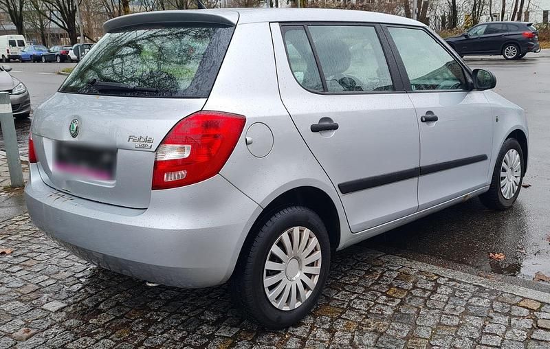 Second-hand Skoda Fabia 60 CP (44 kW) 2009 Argintiu Berlinǎ