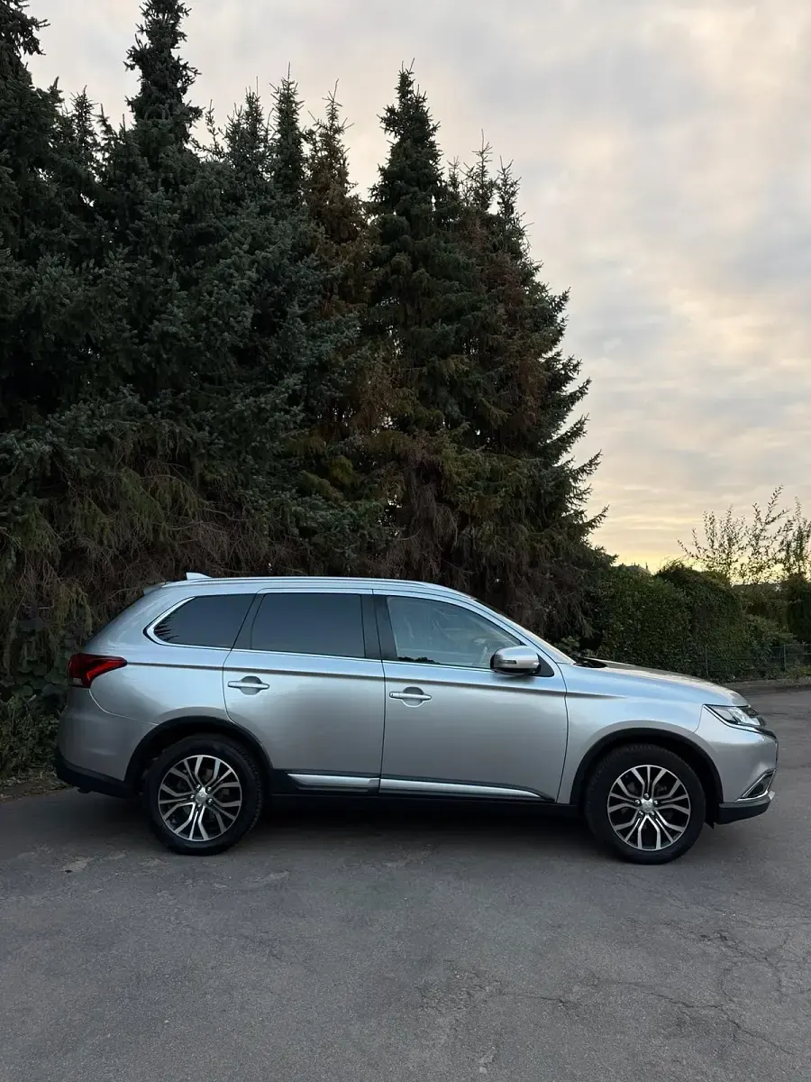 Gebraucht Mitsubishi Outlander 150 PS (110 kW) 2018 Silber SUV