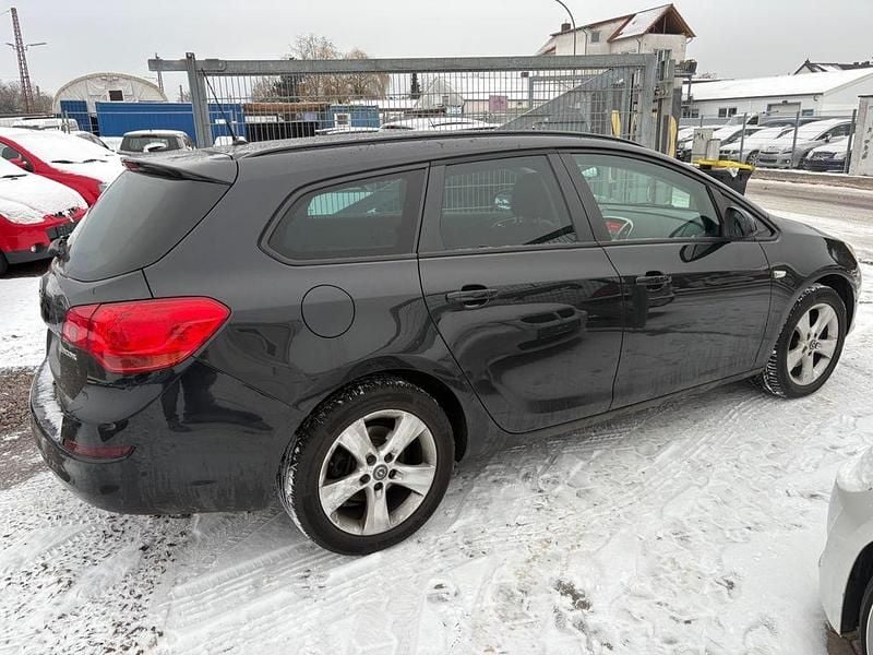 Gebraucht Opel Astra Design Edition 131 PS (96 kW) 2011 Schwarz Kombi