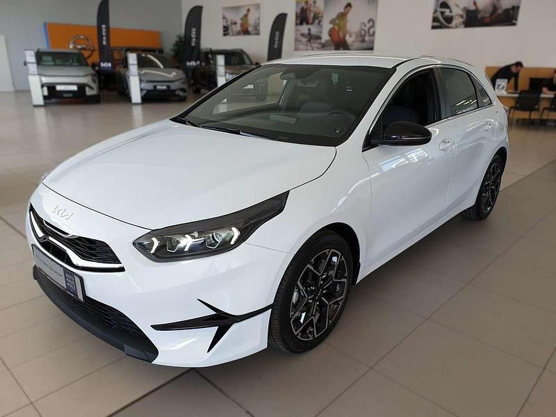 Weiß Neu 2025 Kia Ceed Limousine | 25.250 € (Teuer) - Bild 1/4