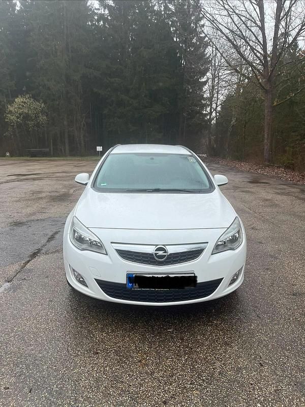 Gebraucht Opel Astra 125 PS (91 kW) 2011 Weiß Kombi