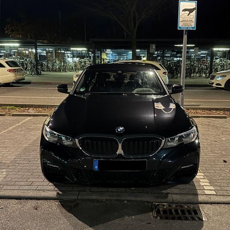 Schwarz Gebraucht 2021 BMW 320 M Sport Limousine | 33.000 € (Guter Preis) - Bild 1/4