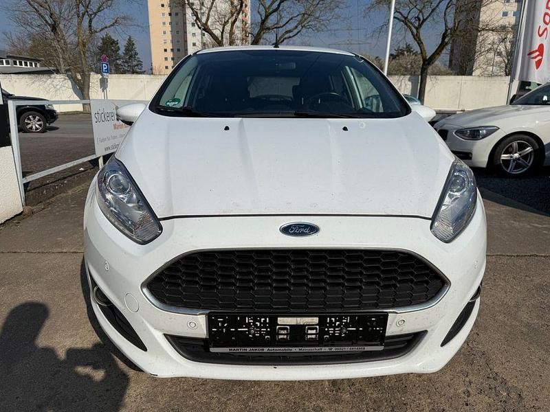 Gebraucht Ford Fiesta Celebration 101 PS (74 kW) 2017 Weiß Limousine