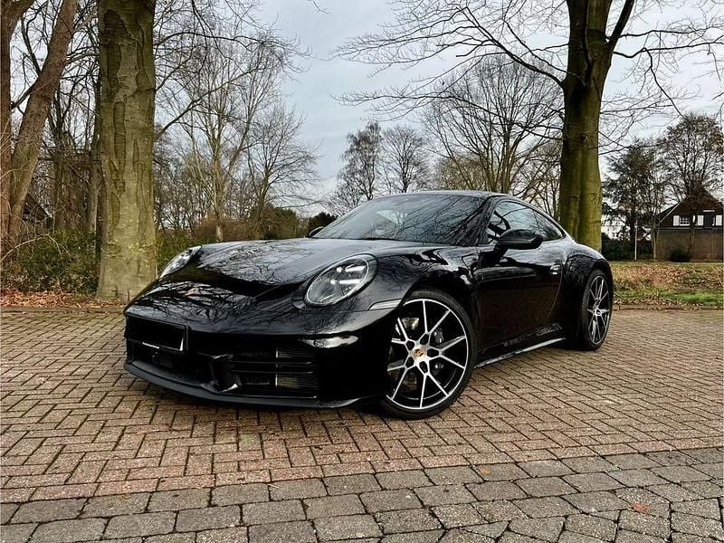 Schwarz Gebraucht 2025 Porsche 911 Carrera Coupé | 133.600 € (Superpreis) - Bild 1/4
