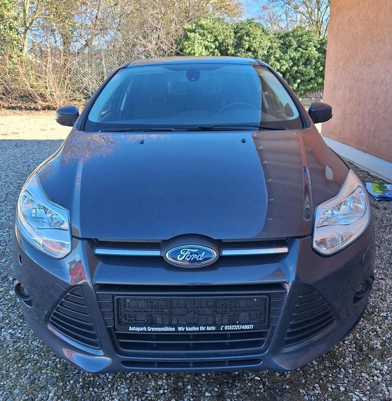 Gebraucht Ford Focus 124 PS (91 kW) 2014 Grau Kombi