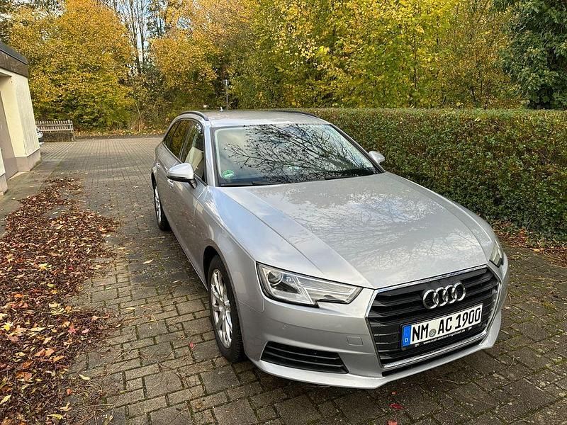 Silber Gebraucht 2017 Audi A4 Ambiente Kombi | 16.300 € (Guter Preis) - Bild 1/4