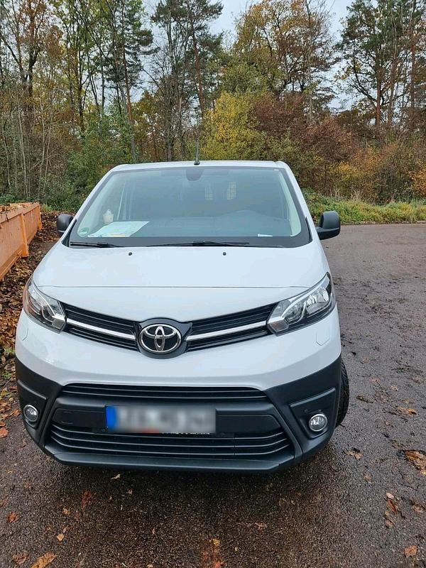 Gebraucht Toyota Proace 120 PS (88 kW) 2023 Weiß Van / Kleinbus