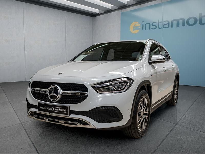 Weiß Gebraucht 2021 Mercedes GLA250 SUV | 32.249 € (Guter Preis) - Bild 1/4
