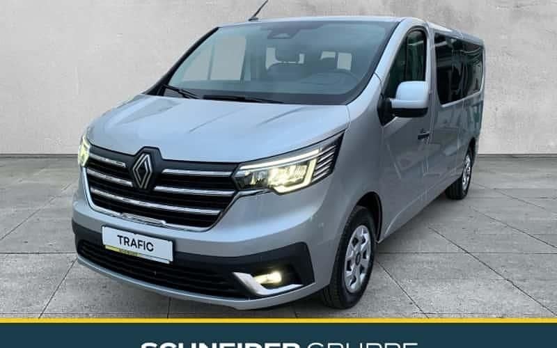 Grau Gebraucht 2024 Renault Trafic Evolution Van | 40.990 € (Guter Preis) - Bild 1/4