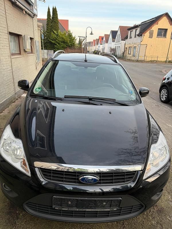 Schwarz Gebraucht 2011 Ford Focus Kombi | 2.850 € (Fairer Preis) - Bild 1/4