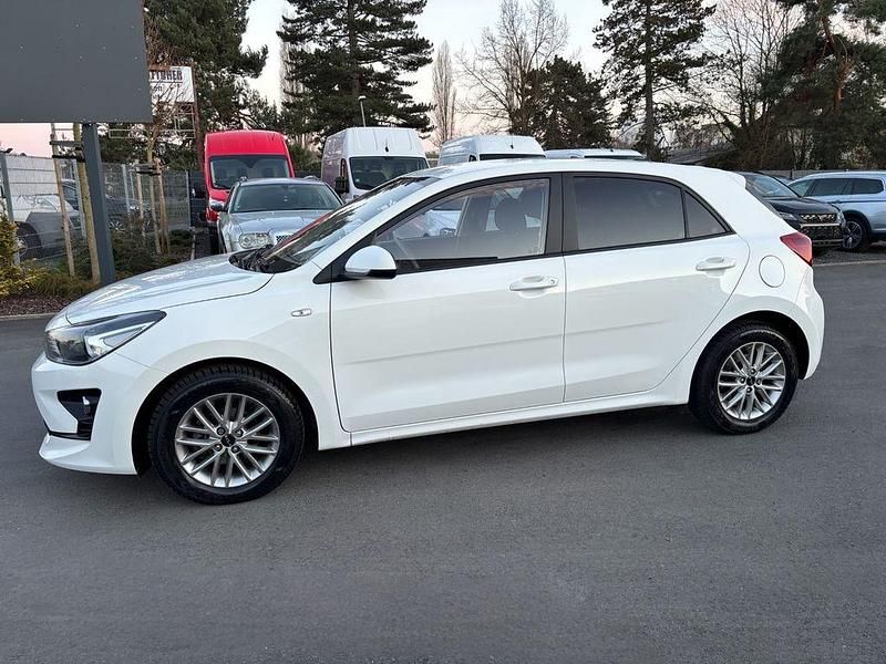 Gebraucht Kia Rio 84 PS (61 kW) 2023 Weiß Limousine