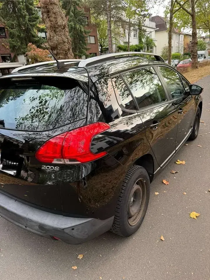 Gebraucht Peugeot 2008 Active 120 PS (88 kW) 2015 Schwarz SUV