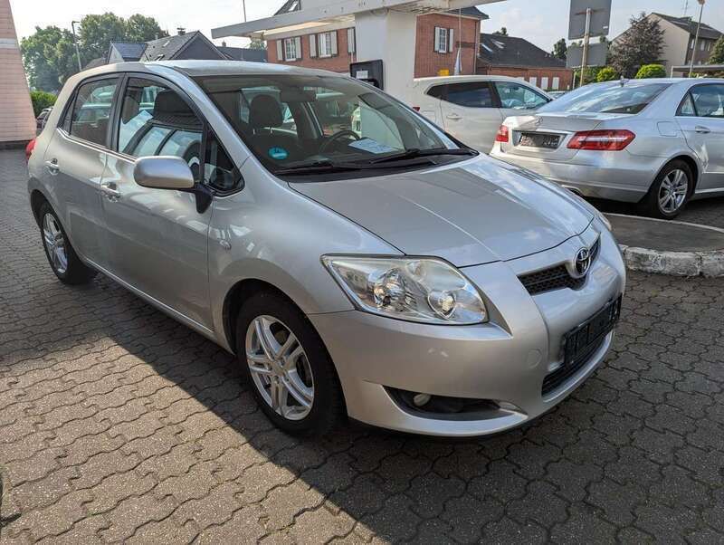 Silber Gebraucht 2009 Toyota Auris Luna Limousine | 7.000 € (Etwas zu teuer) - Bild 1/4
