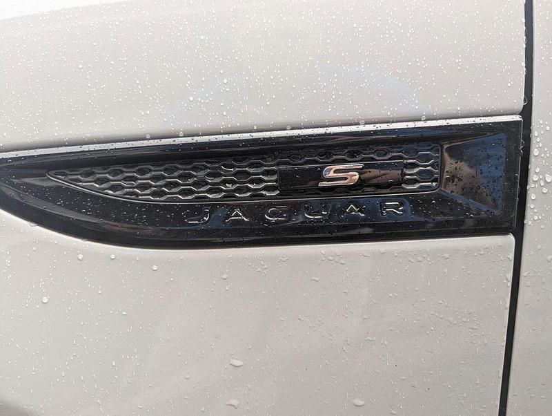 Gebraucht Jaguar E-Pace R-Dynamic 249 PS (183 kW) 2018 Grau SUV