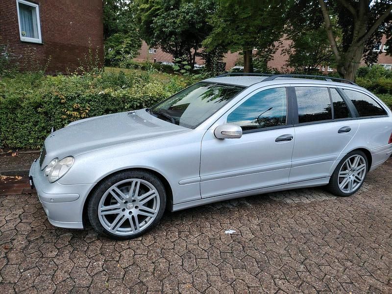 Silber Gebraucht 2006 Mercedes 220 Kombi | 3.050 € - Bild 1/4