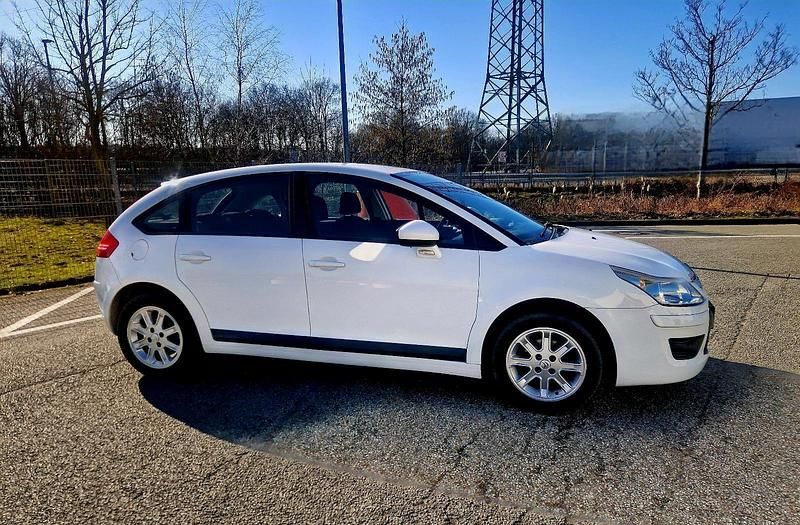 Gebraucht Citroën C4 90 PS (66 kW) 2010 Weiß Limousine