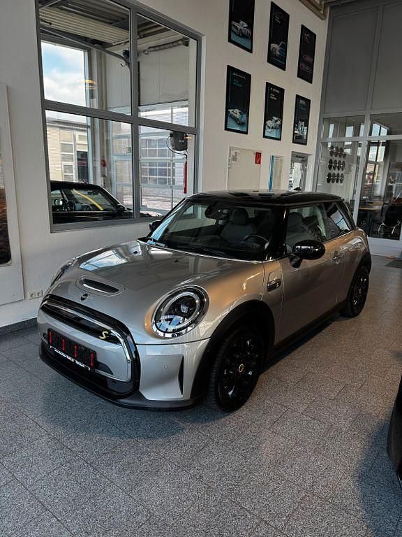 Gebraucht Mini Cooper SE Classic 135 kW (184 PS) 2023 Silber Kleinwagen