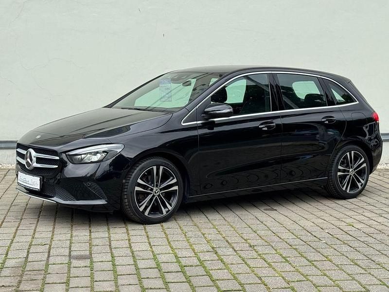 Kosmosschwarz Gebraucht 2019 Mercedes B200 Edition 1 Van / Kleinbus | 23.850 € (Fairer Preis) - Bild 1/4