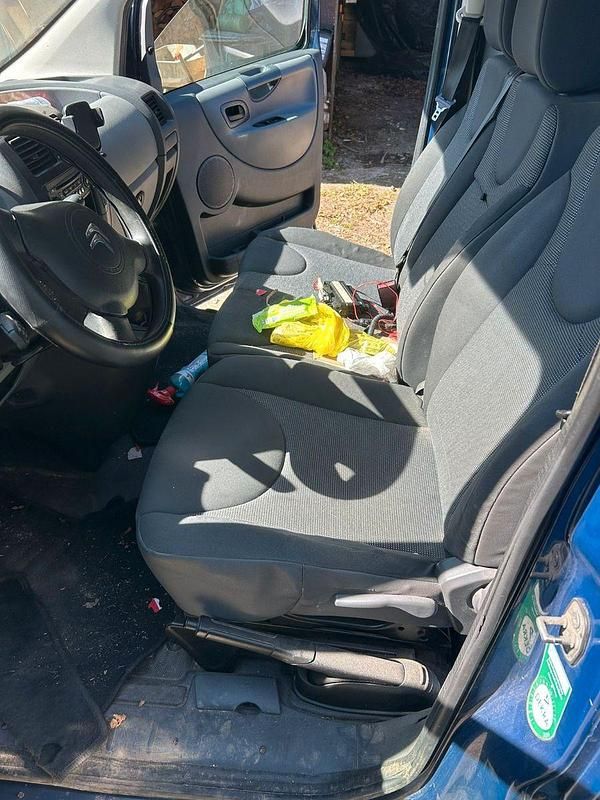 Second-hand Citroën Jumpy 128 CP (94 kW) 2012 Albastru Monovolum