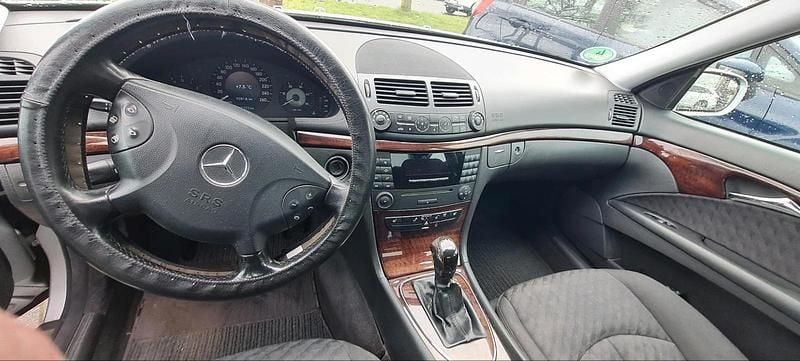 Gebraucht Mercedes E200 125 PS (91 kW) 2005 Silber Limousine