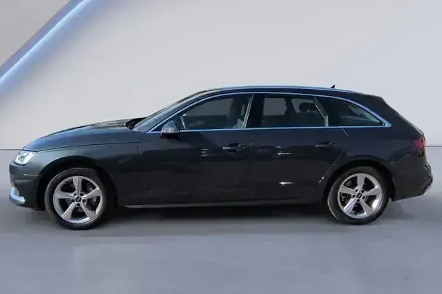 Używany Audi A4 Advanced 204 KM (150 kW) 2023 Szary Kombi
