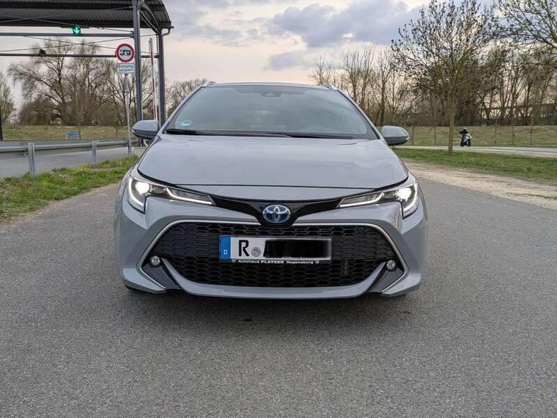Grau Gebraucht 2022 Toyota Corolla Lounge Kombi | 25.900 € (Fairer Preis) - Bild 1/4