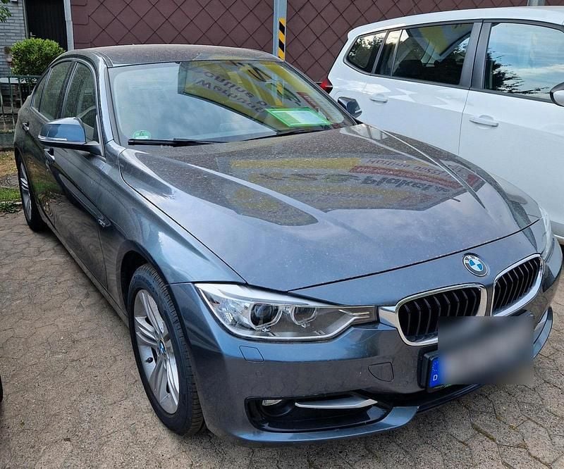 Blau Gebraucht 2015 BMW 316 Sport Line Limousine | 11.999 € (Guter Preis) - Bild 1/4