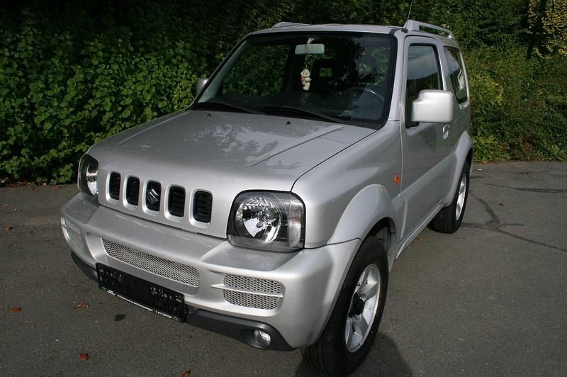 Silber Gebraucht 2007 Suzuki Jimny SUV | 11.450 € (Teuer) - Bild 1/4