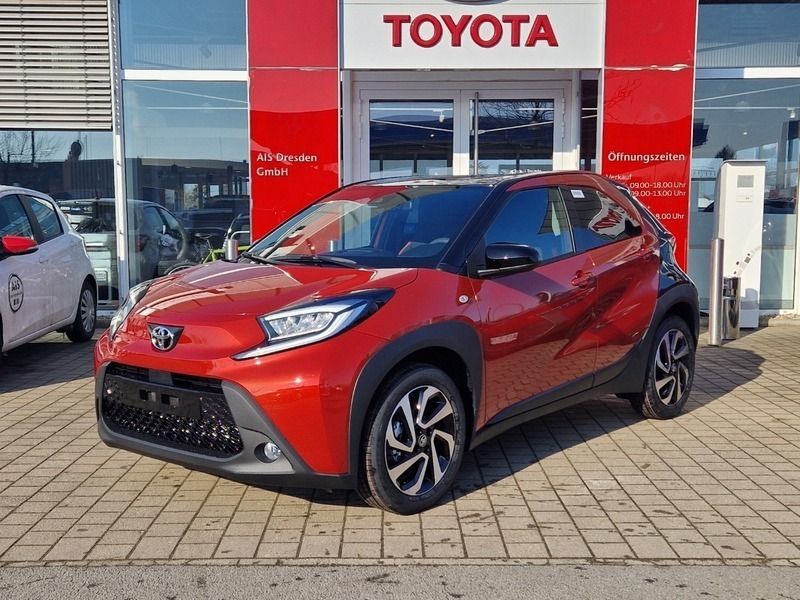 Chili red / night sky black Neu 2025 Toyota Aygo Kleinwagen | 19.190 € - Bild 1/3
