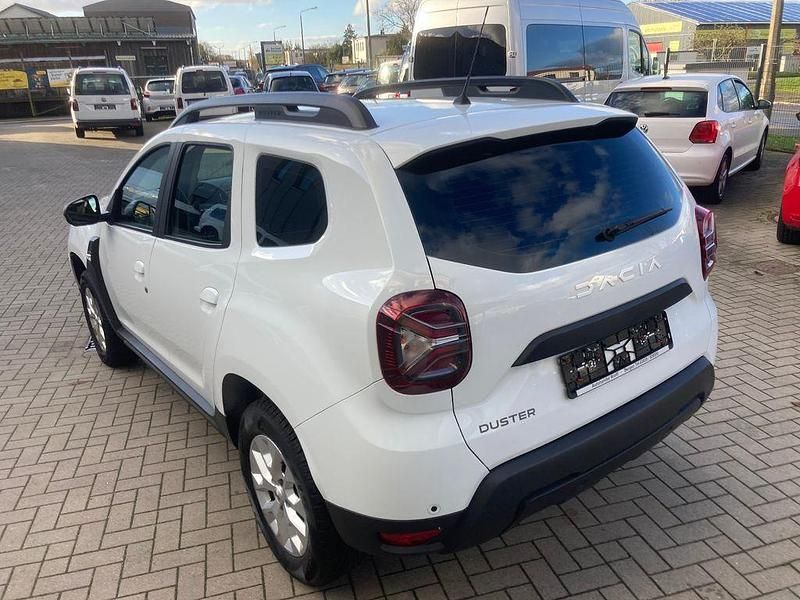 Używany Dacia Duster Expression 101 KM (74 kW) 2022 Biały SUV