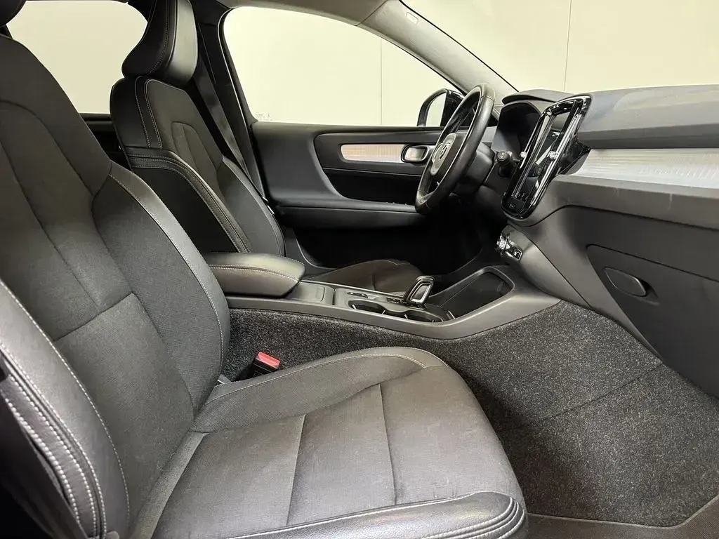 Używany Volvo XC40 190 KM (139 kW) 2018 Czarny SUV