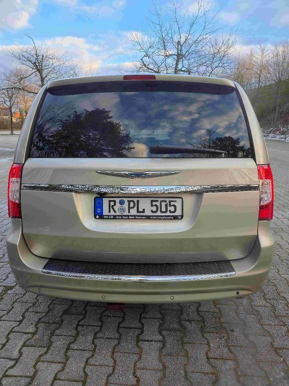 Gebraucht Chrysler Grand Voyager 287 PS (211 kW) 2012 Gold Van / Kleinbus